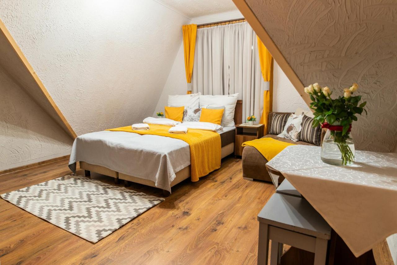 Rodzinny Dom I Apartamenty U Ciwersa Z Balia W Ogrodzie Białka Tatrzańska Exterior foto